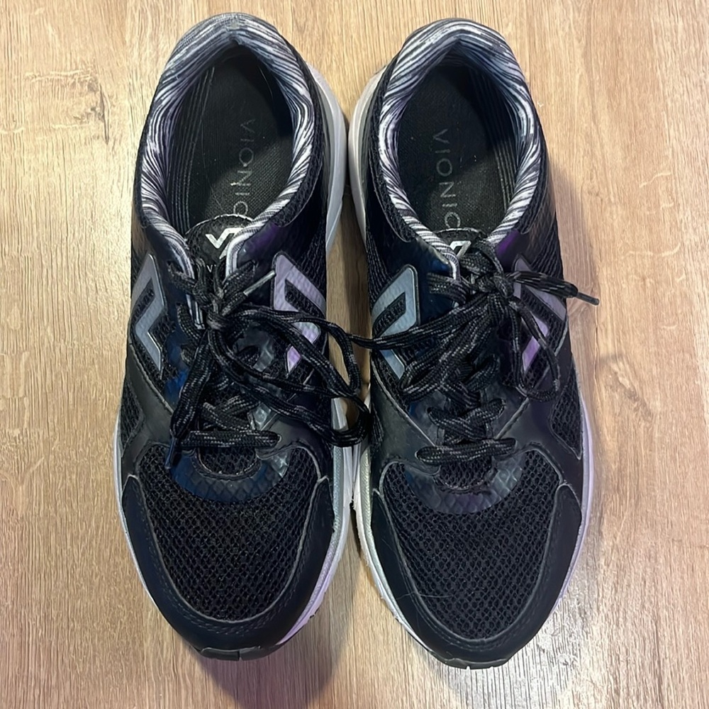 Athletic shoes